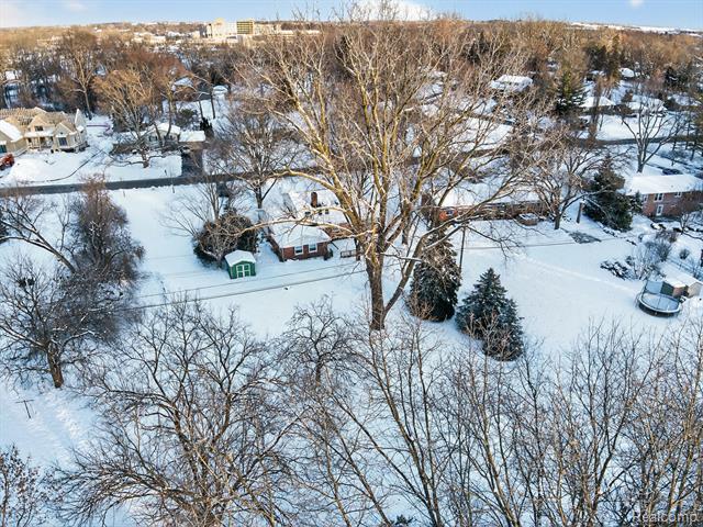 Builiding view thirty seven for 126 Orchardale, Rochester, MI. 48309