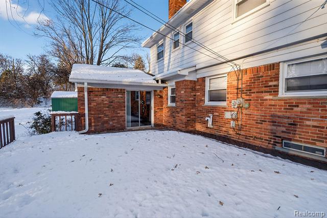 Builiding view thirty three for 126 Orchardale, Rochester, MI. 48309