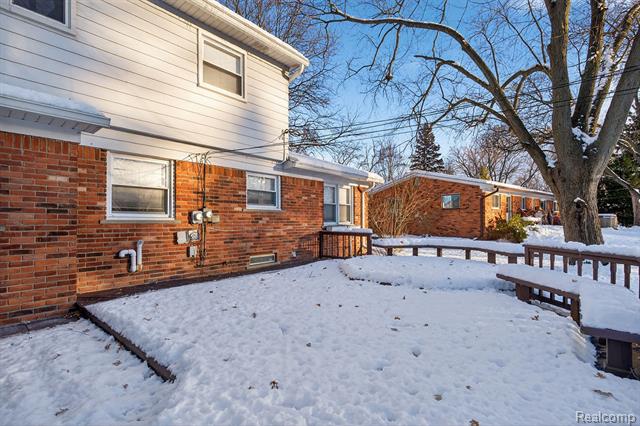 Builiding view thirty two for 126 Orchardale, Rochester, MI. 48309