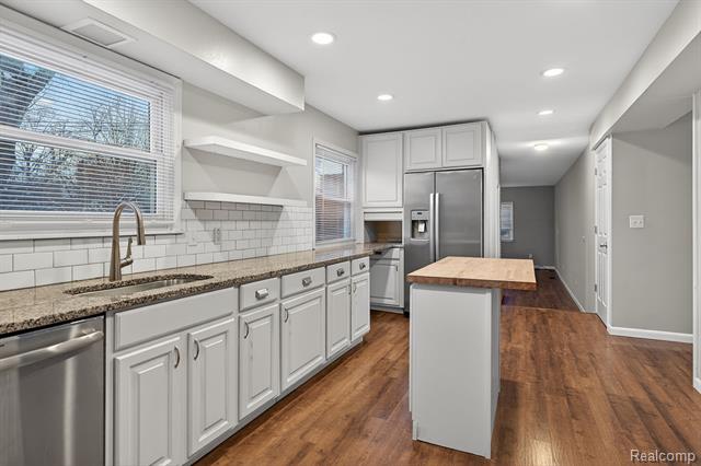 Builiding view twelve for 126 Orchardale, Rochester, MI. 48309