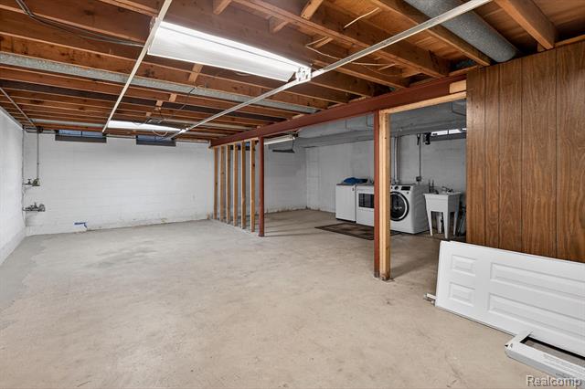 Builiding view twenty nine for 126 Orchardale, Rochester, MI. 48309