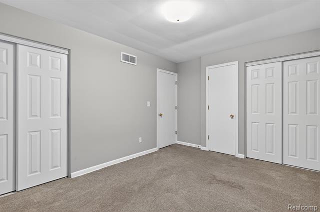 Builiding view twenty seven for 126 Orchardale, Rochester, MI. 48309