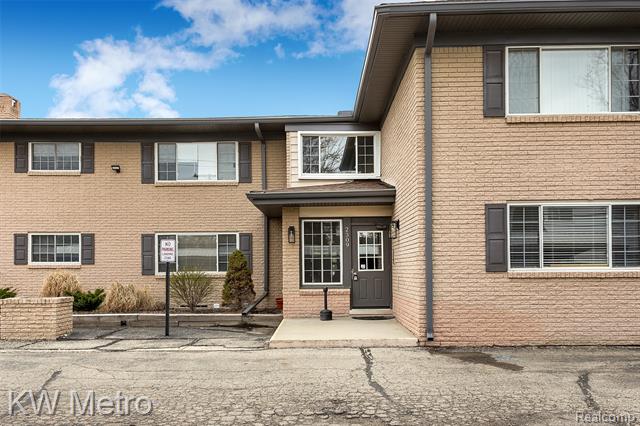 Builiding view twenty four for 2309 Walton, Rochester, MI. 48309