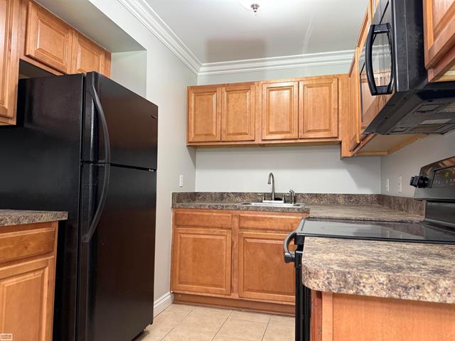 Builiding view two for 2309 Walton, Rochester, MI. 48309