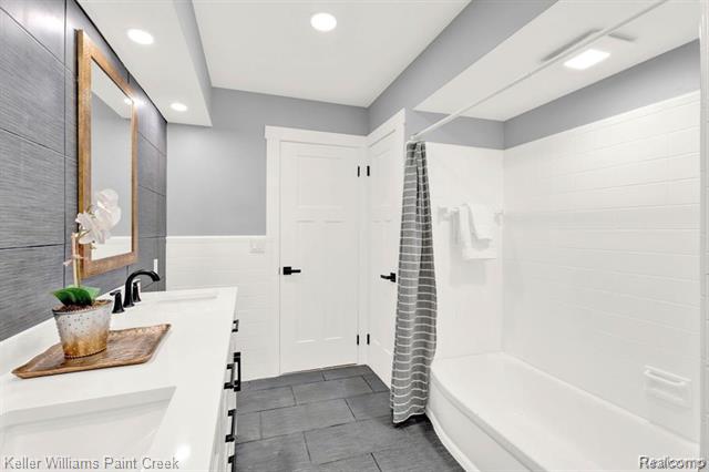 Builiding view sixteen for 2330 Walton, Rochester, MI. 48309