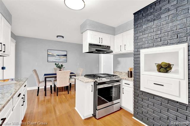 Builiding view ten for 2330 Walton, Rochester, MI. 48309