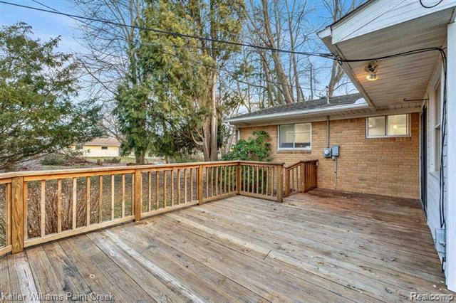 Builiding view twenty eight for 2330 Walton, Rochester, MI. 48309