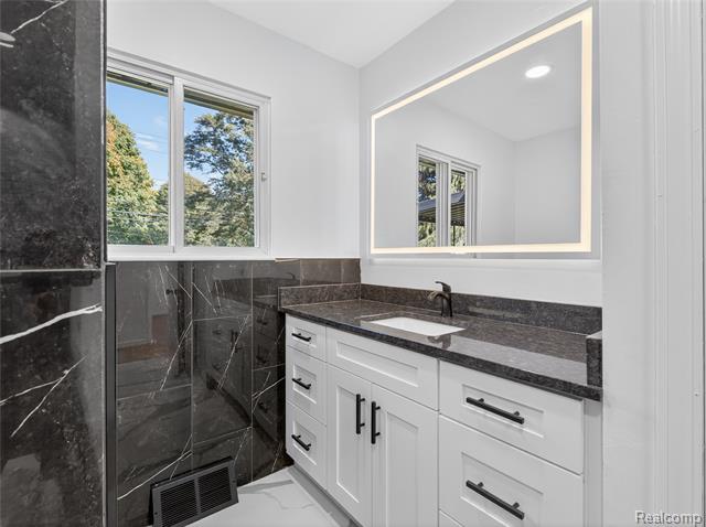 Builiding view eight for 2070 Walton, Rochester, MI. 48309