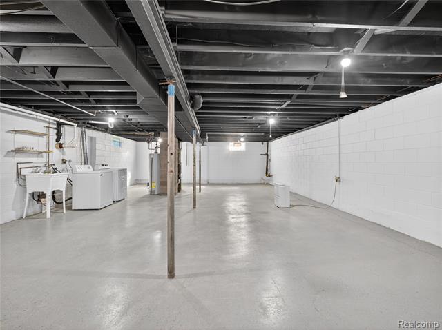 Builiding view eighteen for 2070 Walton, Rochester, MI. 48309