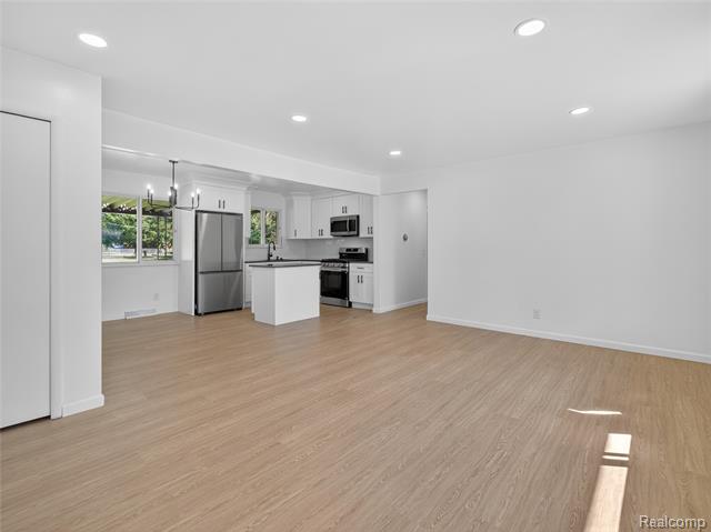 Builiding view four for 2070 Walton, Rochester, MI. 48309