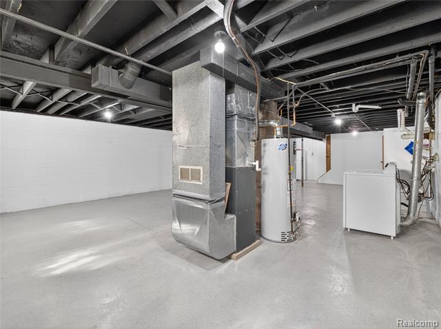 Builiding view nineteen for 2070 Walton, Rochester, MI. 48309