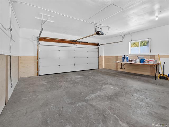 Builiding view sixteen for 2070 Walton, Rochester, MI. 48309