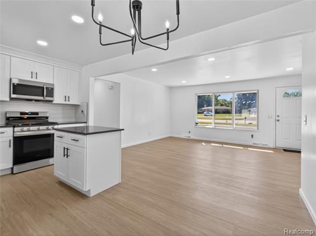 Builiding view thirty one for 2070 Walton, Rochester, MI. 48309