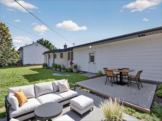 Builiding view thirty for 2070 Walton, Rochester, MI. 48309