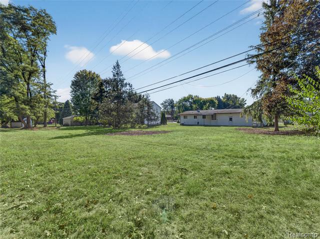 Builiding view twenty four for 2070 Walton, Rochester, MI. 48309