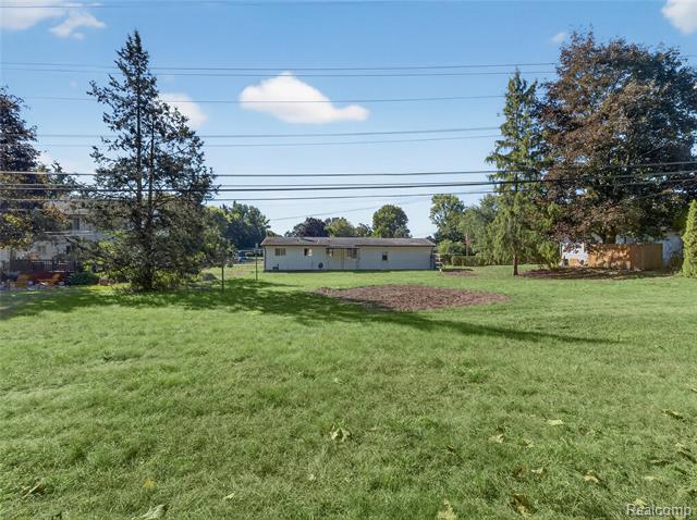 Builiding view twenty three for 2070 Walton, Rochester, MI. 48309