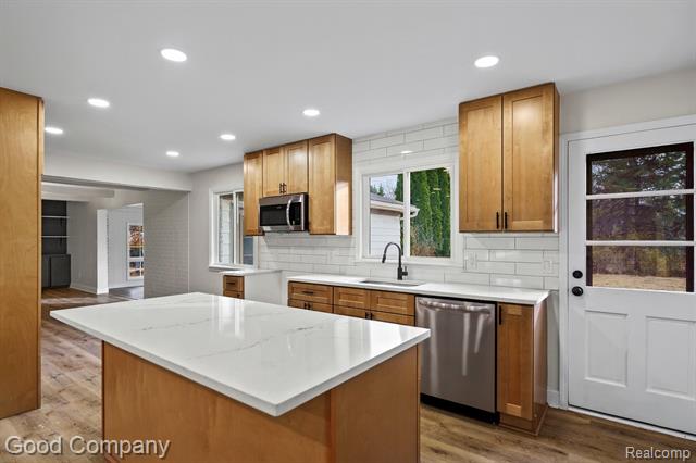 Builiding view five for 32 Shagbark, Rochester, MI. 48309