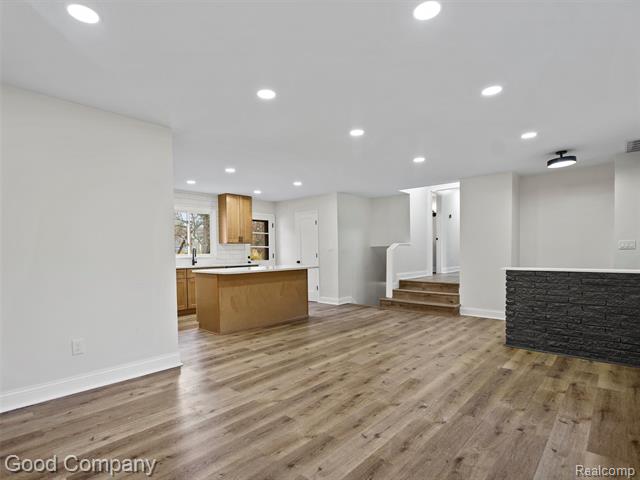 Builiding view four for 32 Shagbark, Rochester, MI. 48309