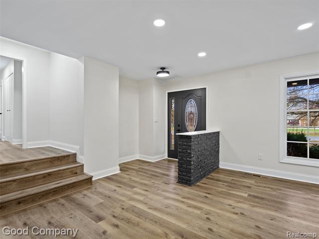 Builiding view fourteen for 32 Shagbark, Rochester, MI. 48309