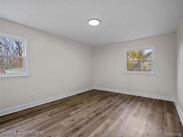 Builiding view nineteen for 32 Shagbark, Rochester, MI. 48309