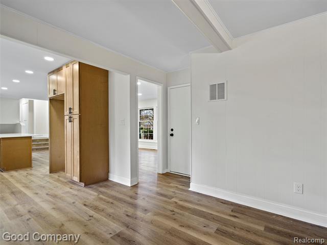 Builiding view seven for 32 Shagbark, Rochester, MI. 48309