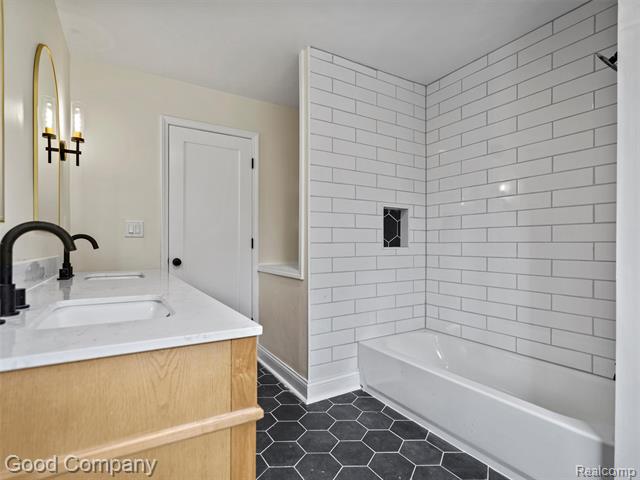 Builiding view seventeen for 32 Shagbark, Rochester, MI. 48309