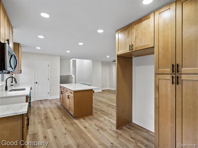 Builiding view six for 32 Shagbark, Rochester, MI. 48309