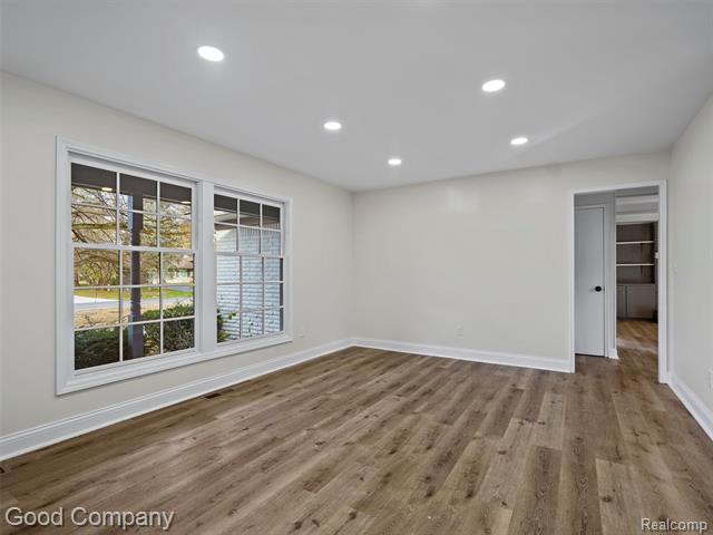 Builiding view three for 32 Shagbark, Rochester, MI. 48309