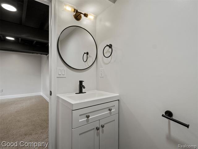 Builiding view twenty four for 32 Shagbark, Rochester, MI. 48309