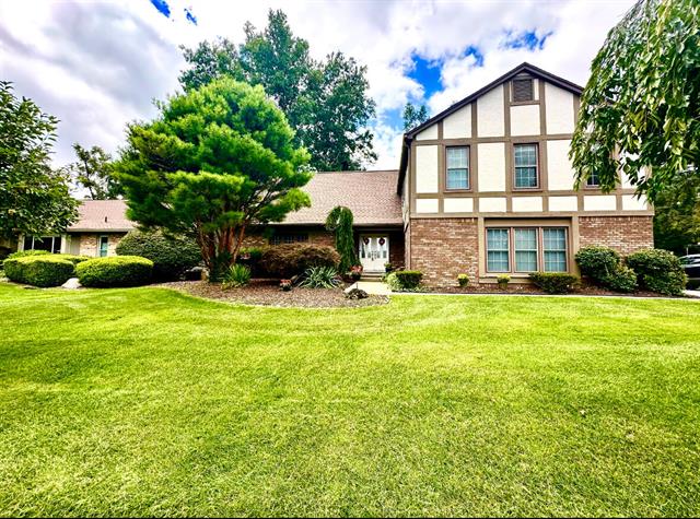 front view for 1983 Chalmers Dr W, Rochester, Mi. 48309