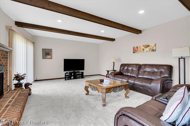 Builiding view eighteen for 217 Stonetree, Rochester, MI. 48309