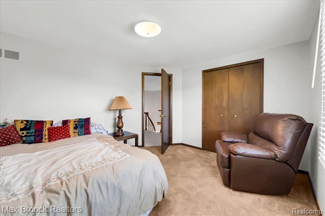 Builiding view thirty four for 217 Stonetree, Rochester, MI. 48309