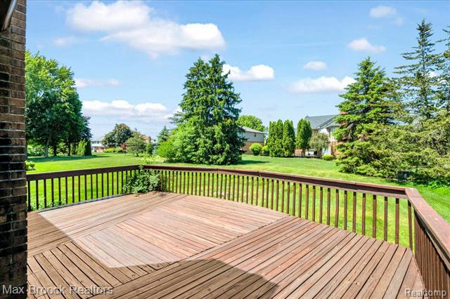 Builiding view thirty nine for 217 Stonetree, Rochester, MI. 48309