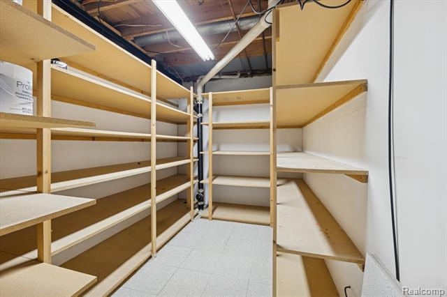 Builiding view fifty one for 2728 Winter Park, Rochester, MI. 48309