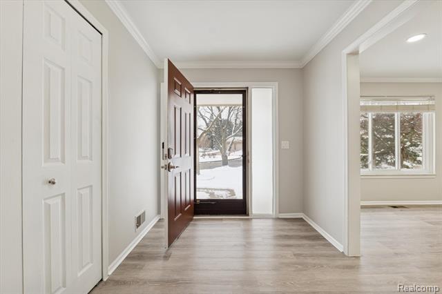 Builiding view five for 2728 Winter Park, Rochester, MI. 48309