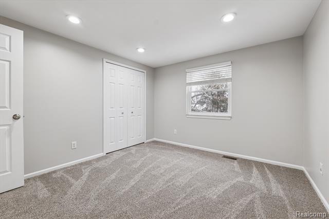 Builiding view forty seven for 2728 Winter Park, Rochester, MI. 48309