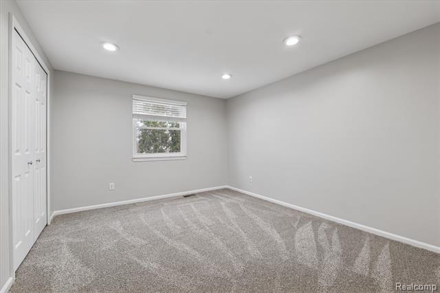 Builiding view forty six for 2728 Winter Park, Rochester, MI. 48309