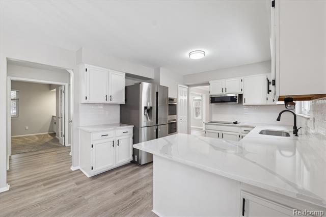 Builiding view sixteen for 2728 Winter Park, Rochester, MI. 48309