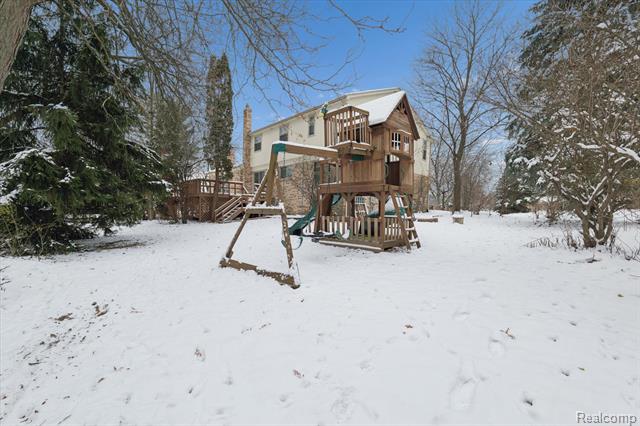 Builiding view sixty for 2728 Winter Park, Rochester, MI. 48309