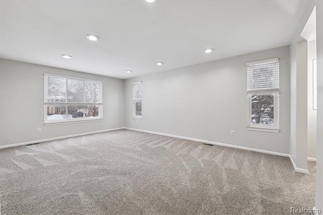 Builiding view thirty eight for 2728 Winter Park, Rochester, MI. 48309