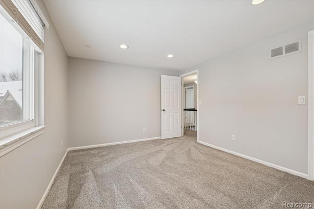 Builiding view thirty five for 2728 Winter Park, Rochester, MI. 48309