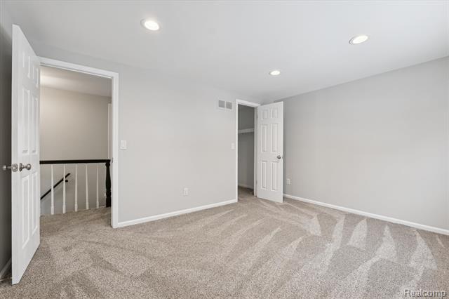 Builiding view thirty four for 2728 Winter Park, Rochester, MI. 48309