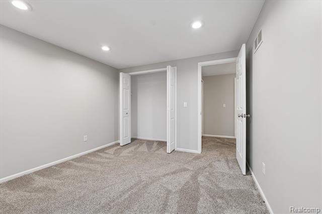 Builiding view thirty one for 2728 Winter Park, Rochester, MI. 48309