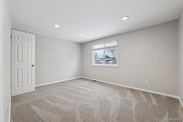 Builiding view thirty three for 2728 Winter Park, Rochester, MI. 48309