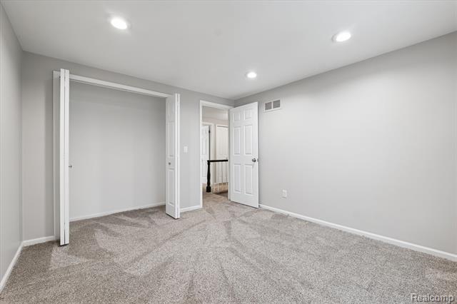 Builiding view thirty two for 2728 Winter Park, Rochester, MI. 48309