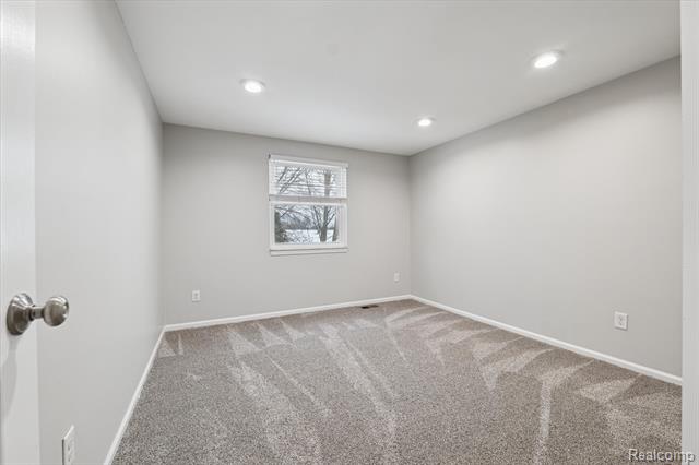 Builiding view thirty for 2728 Winter Park, Rochester, MI. 48309