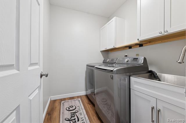 Builiding view twenty four for 2728 Winter Park, Rochester, MI. 48309