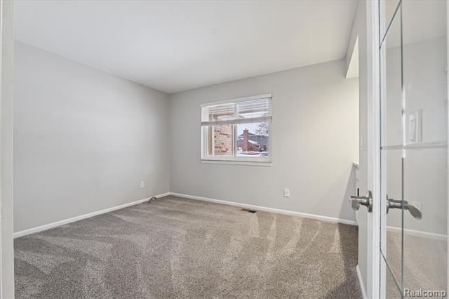 Builiding view twenty seven for 2728 Winter Park, Rochester, MI. 48309