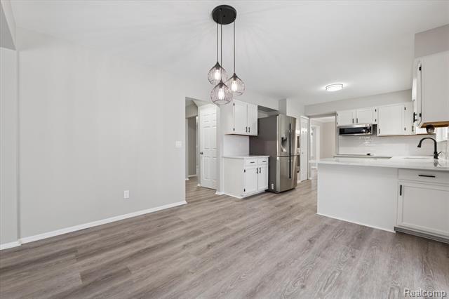 Builiding view twenty for 2728 Winter Park, Rochester, MI. 48309