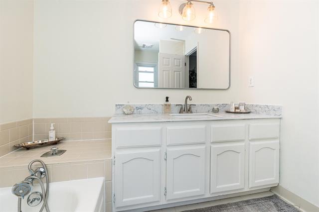 Builiding view thirty for 2805 Powderhorn Ridge, Rochester, MI. 48309